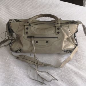 Balenciaga city style bag. NOT AUTHENTICATE.